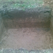 výkop hrobu ke stavbě hrobky