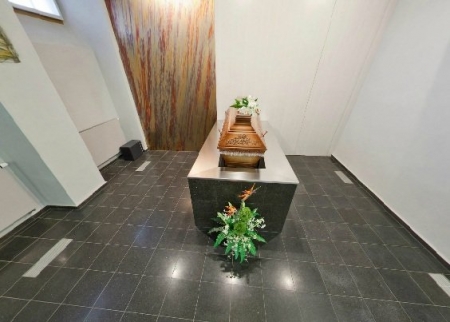 Důstojný obřad v malé smuteční síni pardubického krematoria se zpopelněním a reprodukovanou hudbou. Doprava zesnulého z nemocnice Pardubice cena od 19 950 Kč vč. DPH